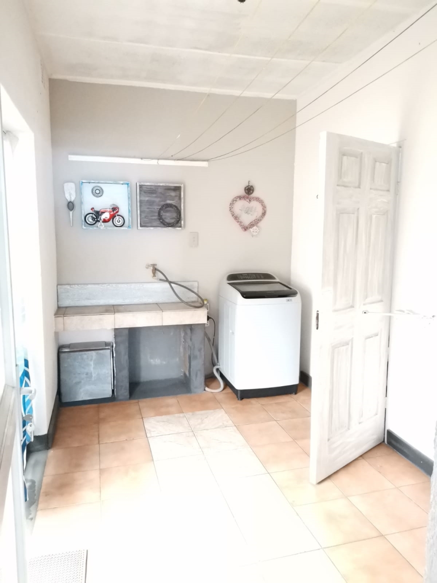3 Bedroom Property for Sale in Peerless Park East Western Cape